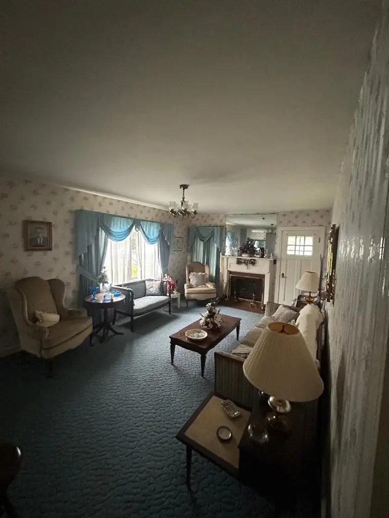 77 5th Street, Whitesburg, KY 41858 - #3