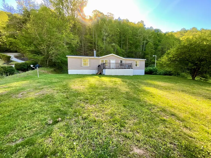 2835 Stratton Frk, Canada, KY 41519 - #2