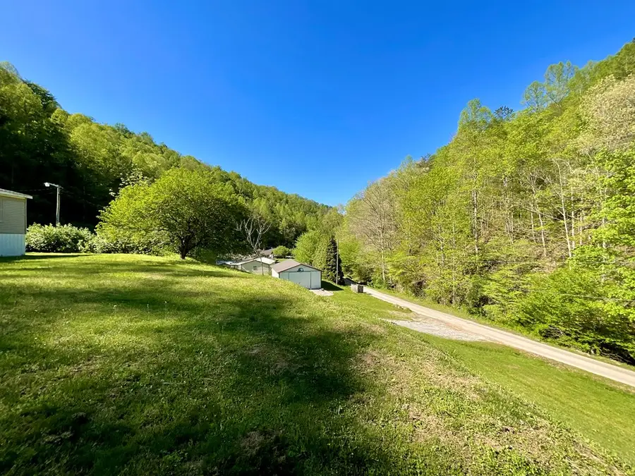 2835 Stratton Frk, Canada, KY 41519 - #3