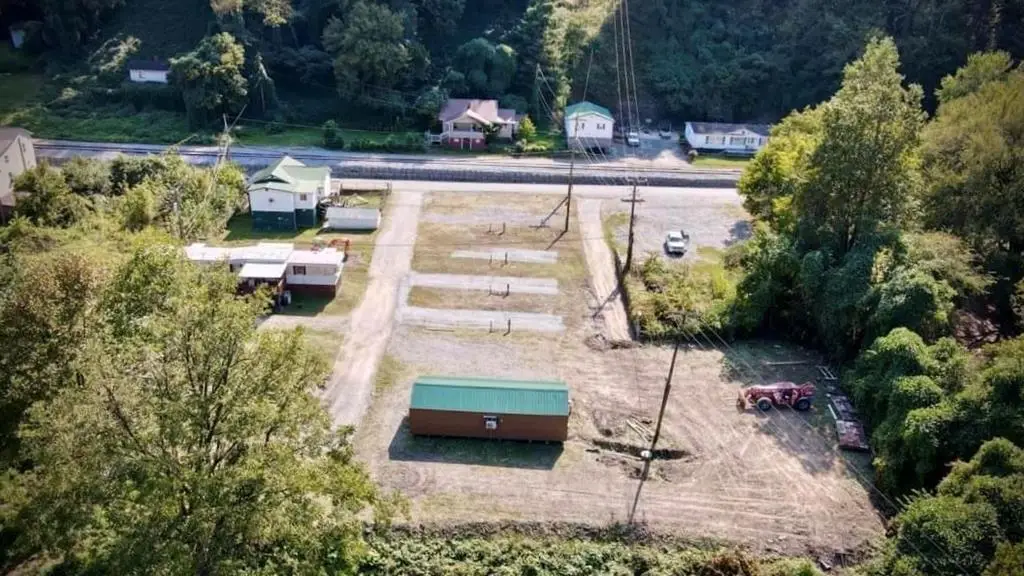 35 Peachtree Lane, Freeburn, KY 41528 - #1