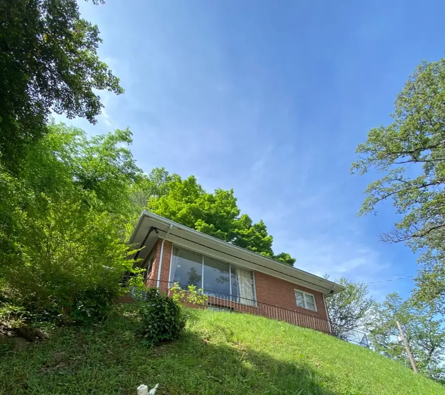 144 Perry St, Pikeville, KY 41501 - #2