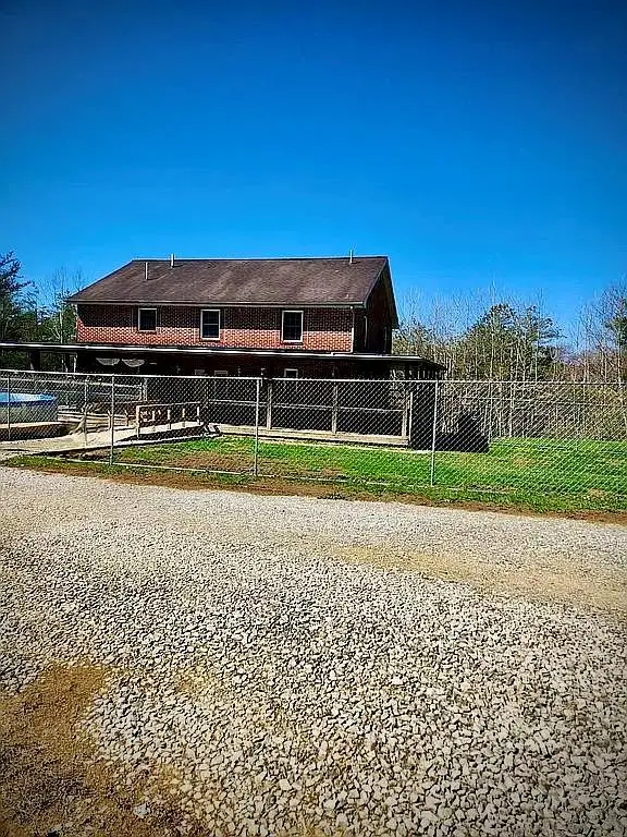 67 Pine Mountain Rd., Campton, KY 41301