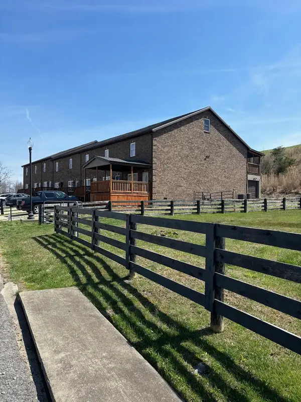 659 Clubhouse Drive, Prestonsburg, KY 41653