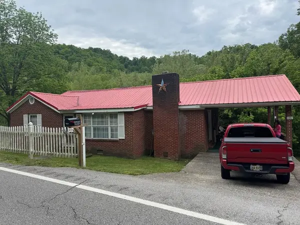 934 N Wolf Creek, Pilgrim, KY 41250