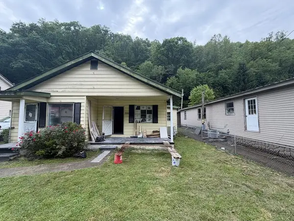 2371 Pond Creek Rd, McAndrews, KY 41543