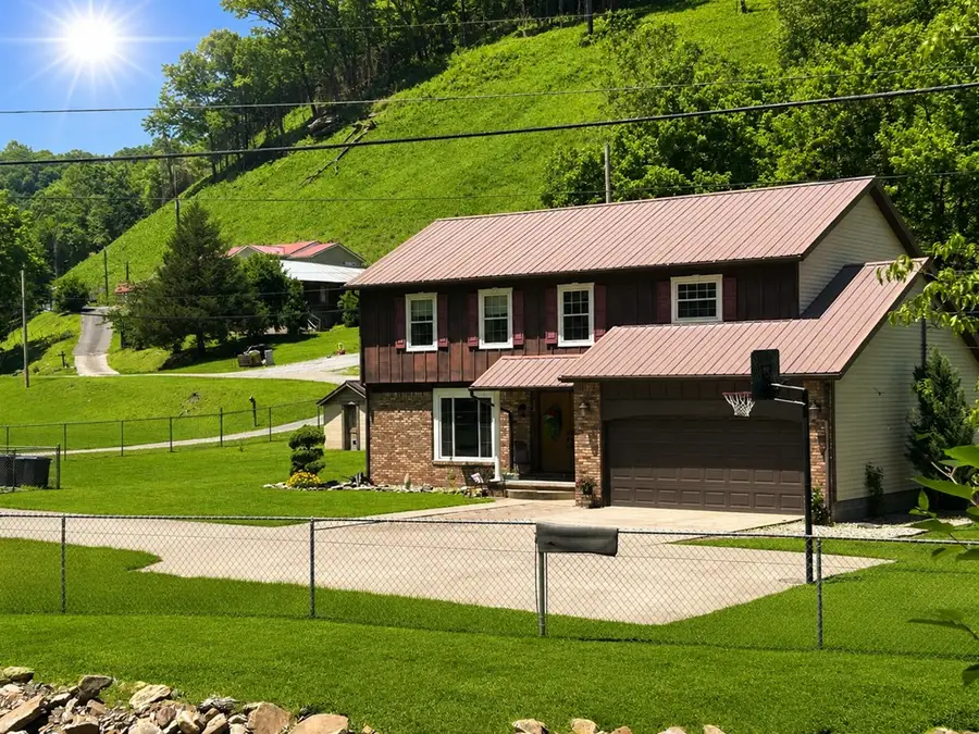 15 Walace Rd, Elkhorn City, KY 41522 - #3