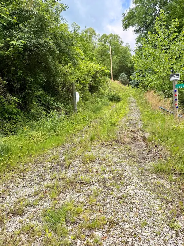 10908 River Front Rd, Belfry, KY 41514