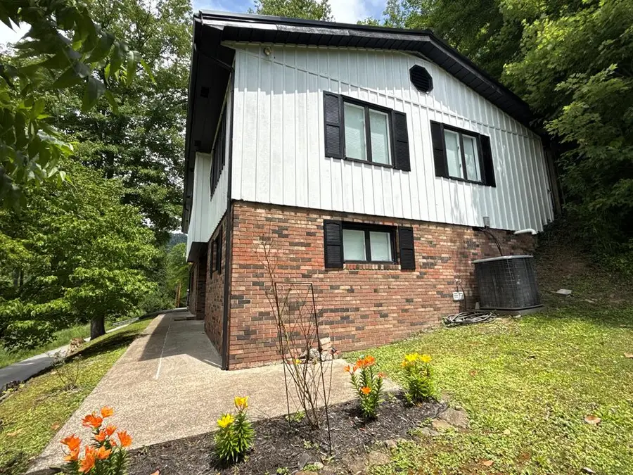 1200 Kentucky Blvd, Hazard, KY 41701 - #3