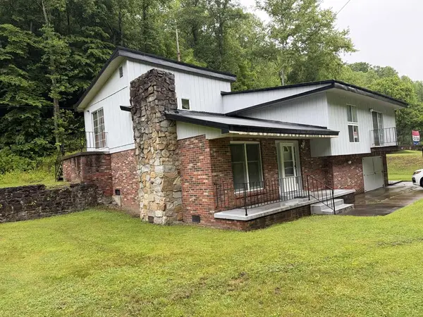 1639 Pinsonfork Rd, McAndrews, KY 41543