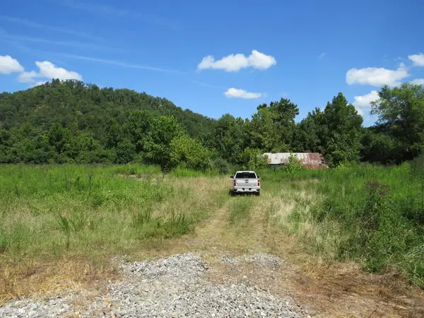00 Chestnut Road- Whitehouse, Paintsville, KY 41240