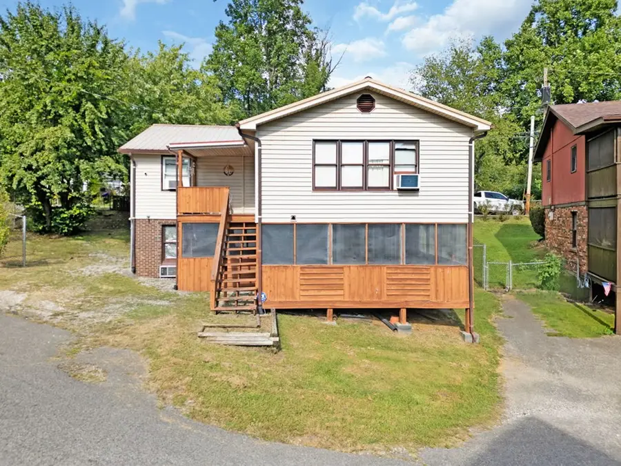 219 Perry Ave, Hazard, KY 41701 - #2