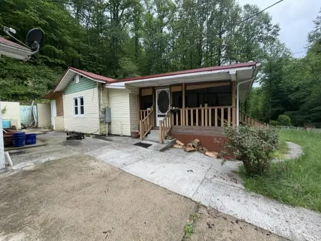 3635 Pinsonfork Rd, McAndrews, KY 41543 - #1