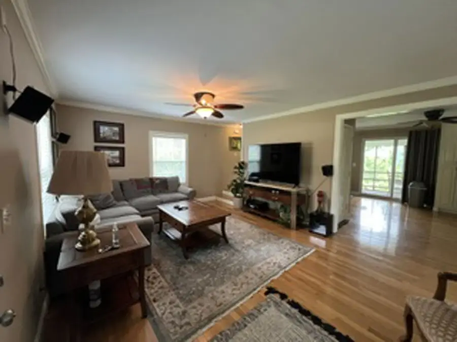 275 Peach Orchard Dr, Pikeville, KY 41501 - #3