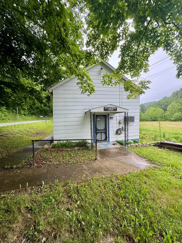 2071 Mattie Rd, Louisa, KY 41230