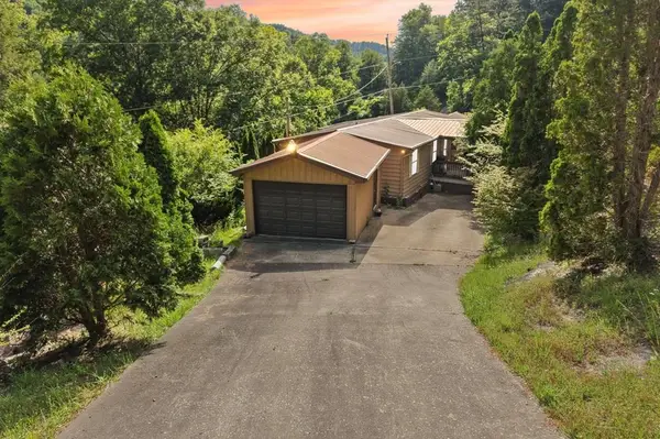 2126 Ky Hwy 451, Hazard, KY 41701