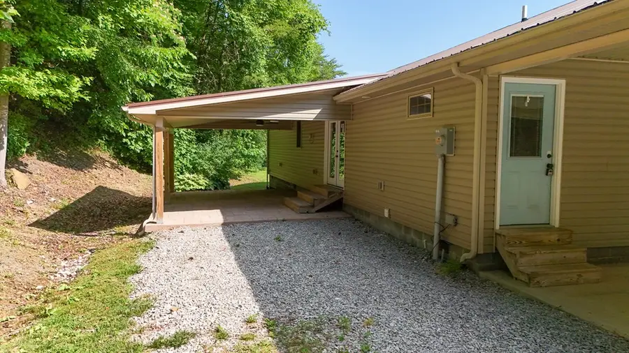 52 Extension Drive, Whitesburg, KY 41858 - #3