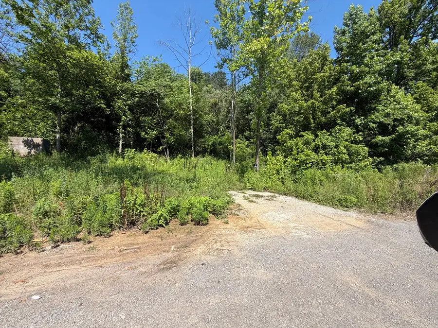 135 Railroad St., Dwale, KY 41621 - #3