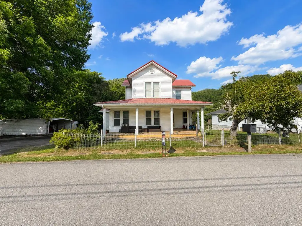 192 N Buckingham Ave, West Van Lear, KY 41268 - #1
