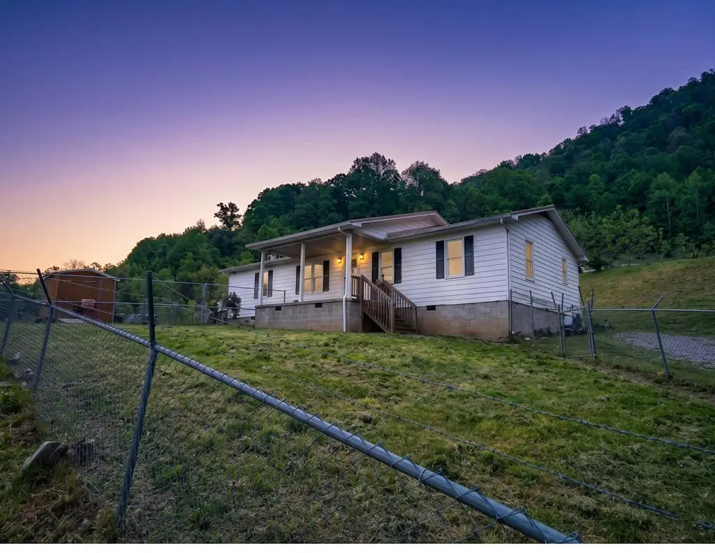 105 Dry Hill, Jenkins, KY 41537 - #1