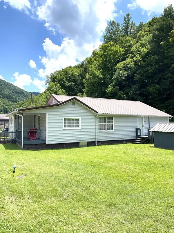 25 West Back St., McDowell, KY 41647