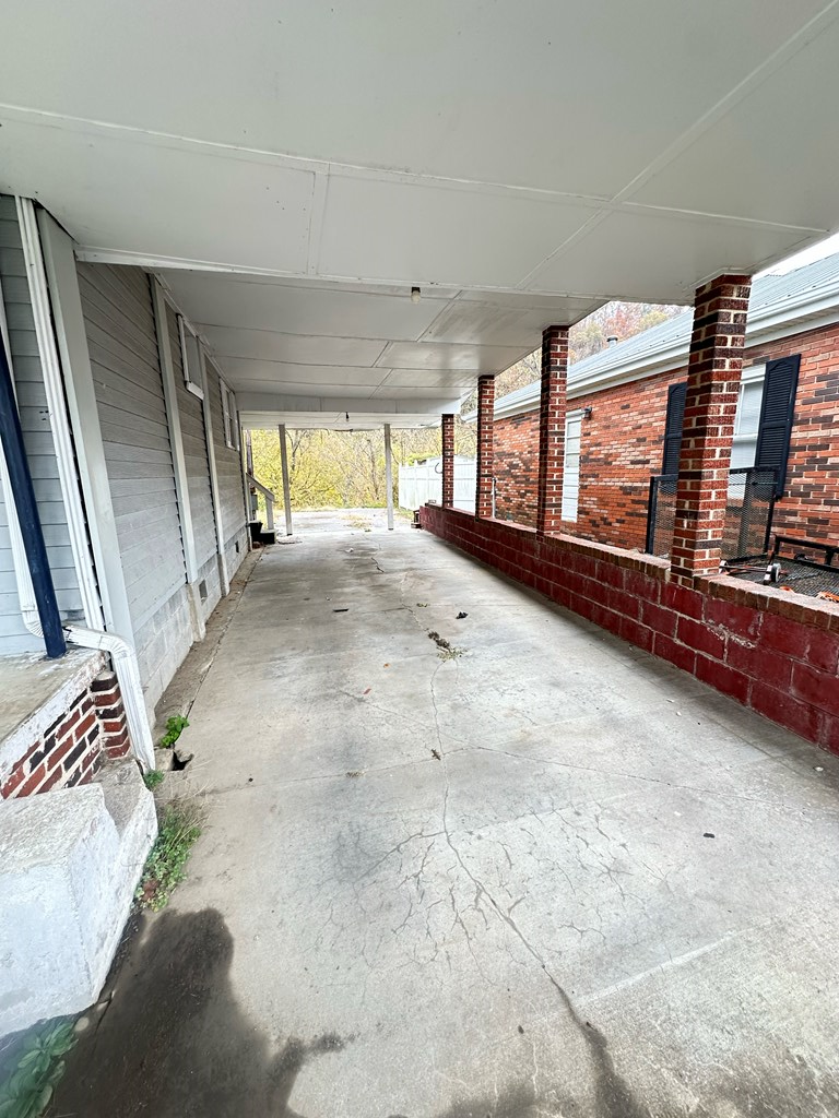 209 Wallen Dr, Van Lear, KY 41256 - #2