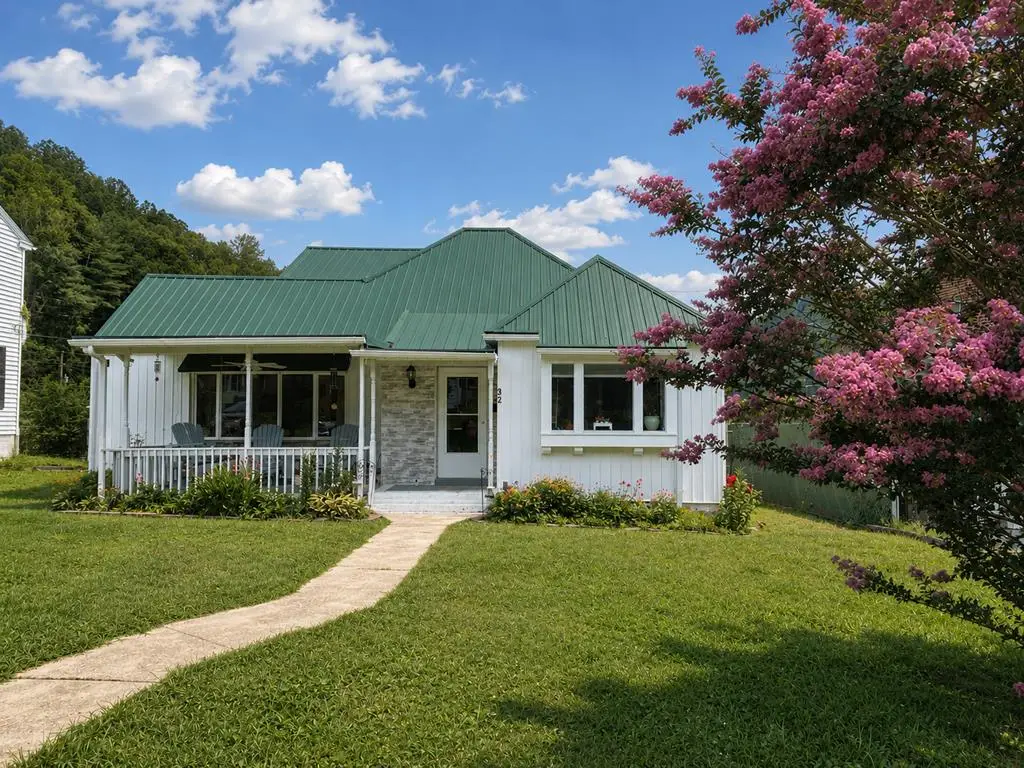 32 S Sunset Blvd, Williamson, WV 25661 - #1