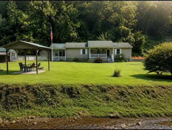 26 Daniels Lane, Matewan, WV 25678