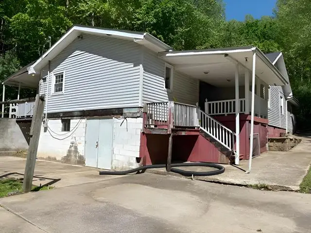 11 Carnation Rd, Van Lear, KY 41265 - #1