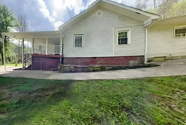 11 Carnation Rd, Van Lear, KY 41265 - #2