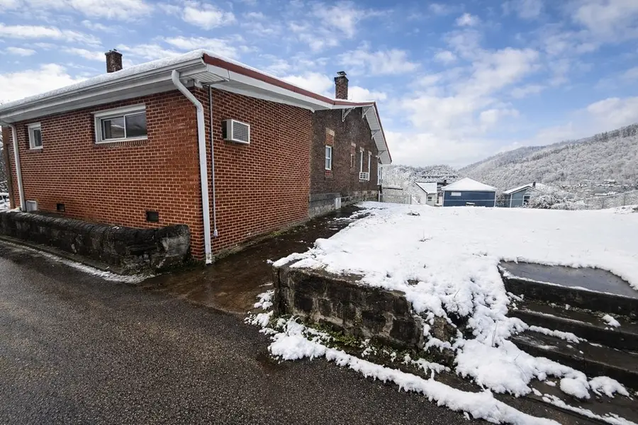 534 Elm Street, Williamson, WV 25661 - #3