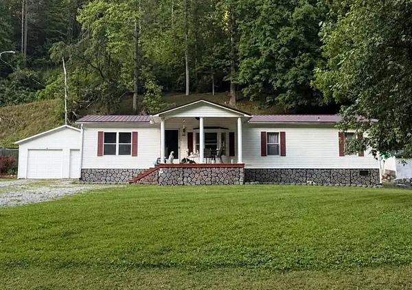648 Meathouse Fork Rd., Canada, KY 41519