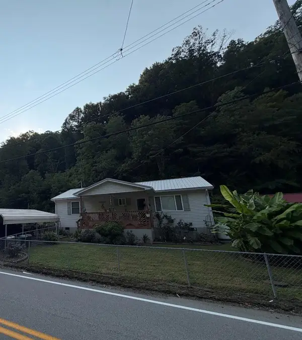 3749 Pond Creek Rd, McAndrews, KY 41543