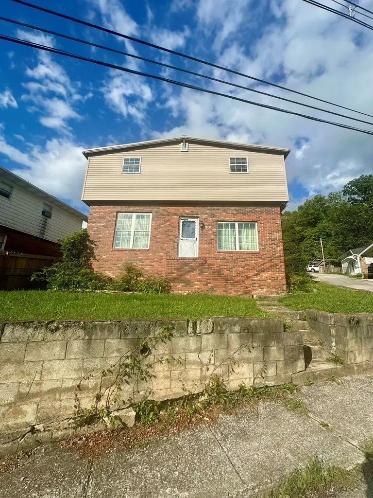 201 Cedar Street, Hazard, KY 41701 - #2
