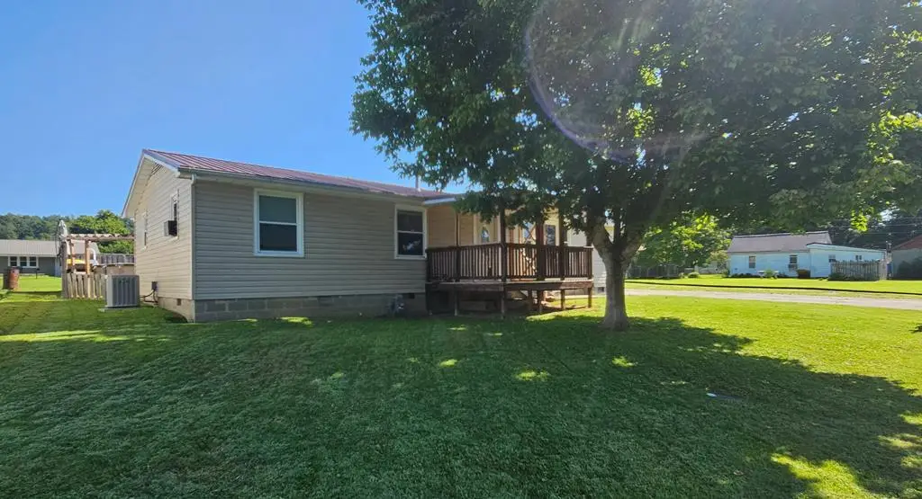 38 4th Street, Louisa, KY 41230 - #1