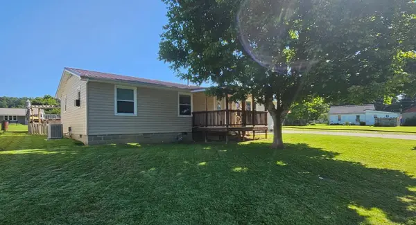 38 4th Street, Louisa, KY 41230