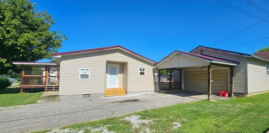 38 4th Street, Louisa, KY 41230 - #2