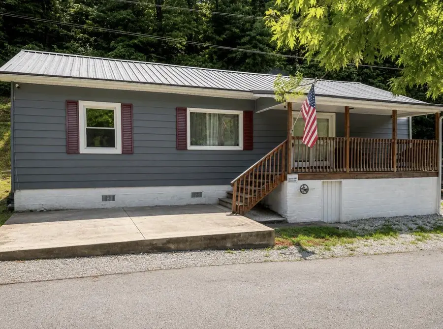 13 Helena Avenue, Matewan, WV 25678 - #2