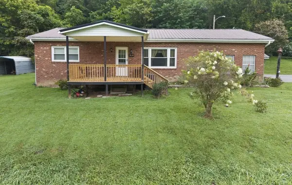 3783 Ky 476, Clayhole, KY 41317