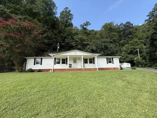 678 Ratliff Branch, Pikeville, KY 41501