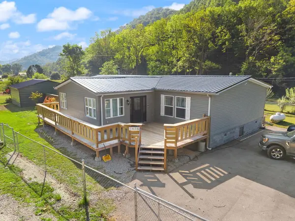 1478 State Hwy 582, Pine Top, KY 41843