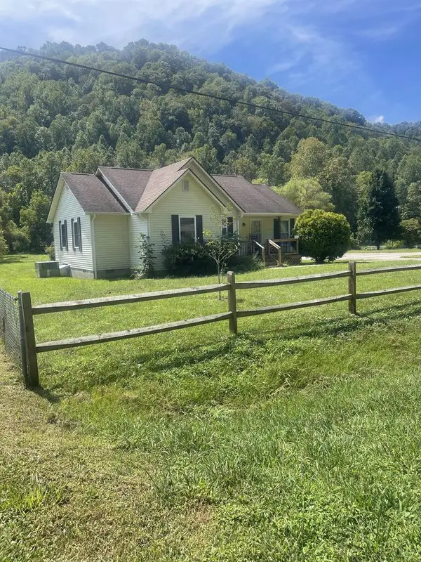 1878 Highway 582, Mallie, WV 41836