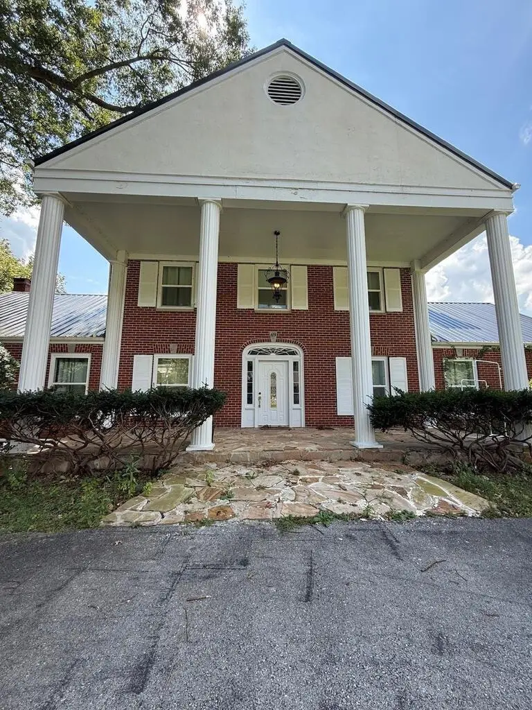 Address Withheld By Seller, Pikeville, KY 41501 - #2