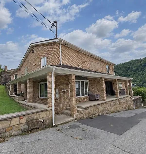 608 E 7th Ave, Williamson, WV 25661
