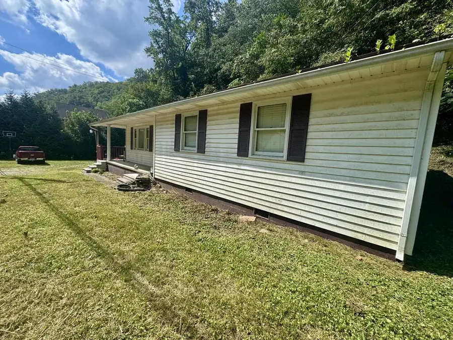 555 Harless Creek, Regina, KY 41559 - #2