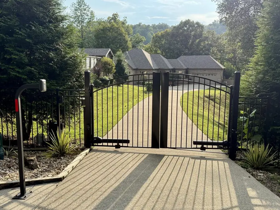 111 Jc Estate Drive, Paintsville, KY 41240 - #2