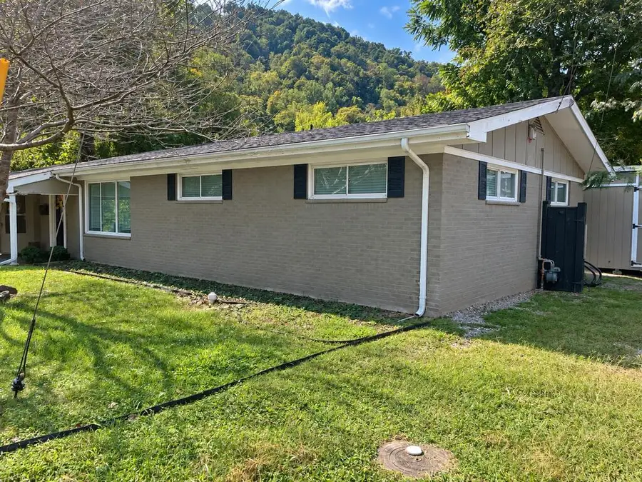 130 Hillside Drive, Prestonsburg, KY 41653 - #3
