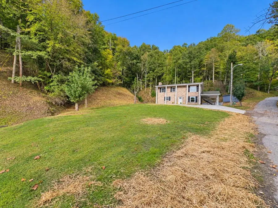 637 William Henry Dixon Blvd, Paintsville, KY 41240 - #3