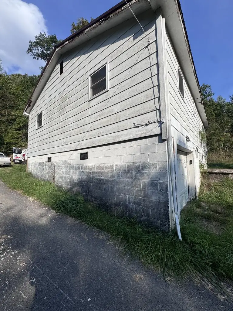 220 Roberts Hollow, Flatgap, KY 41219 - #1
