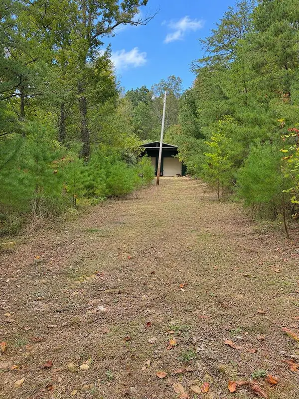 724 Mills Branch, Ashcamp, KY 41512