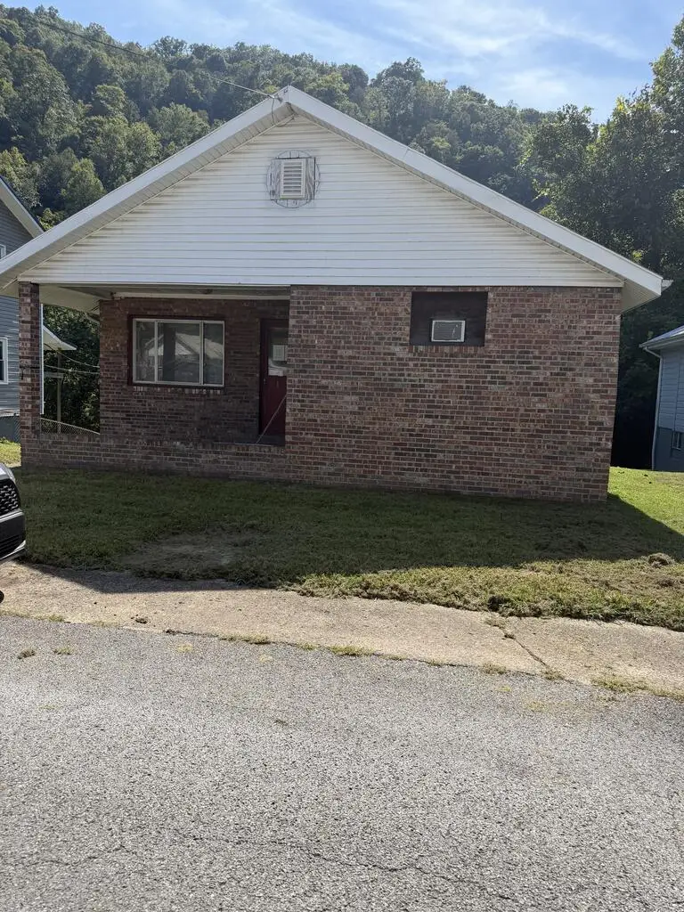105 Yorktown Dr, Pikeville, KY 41501 - #1